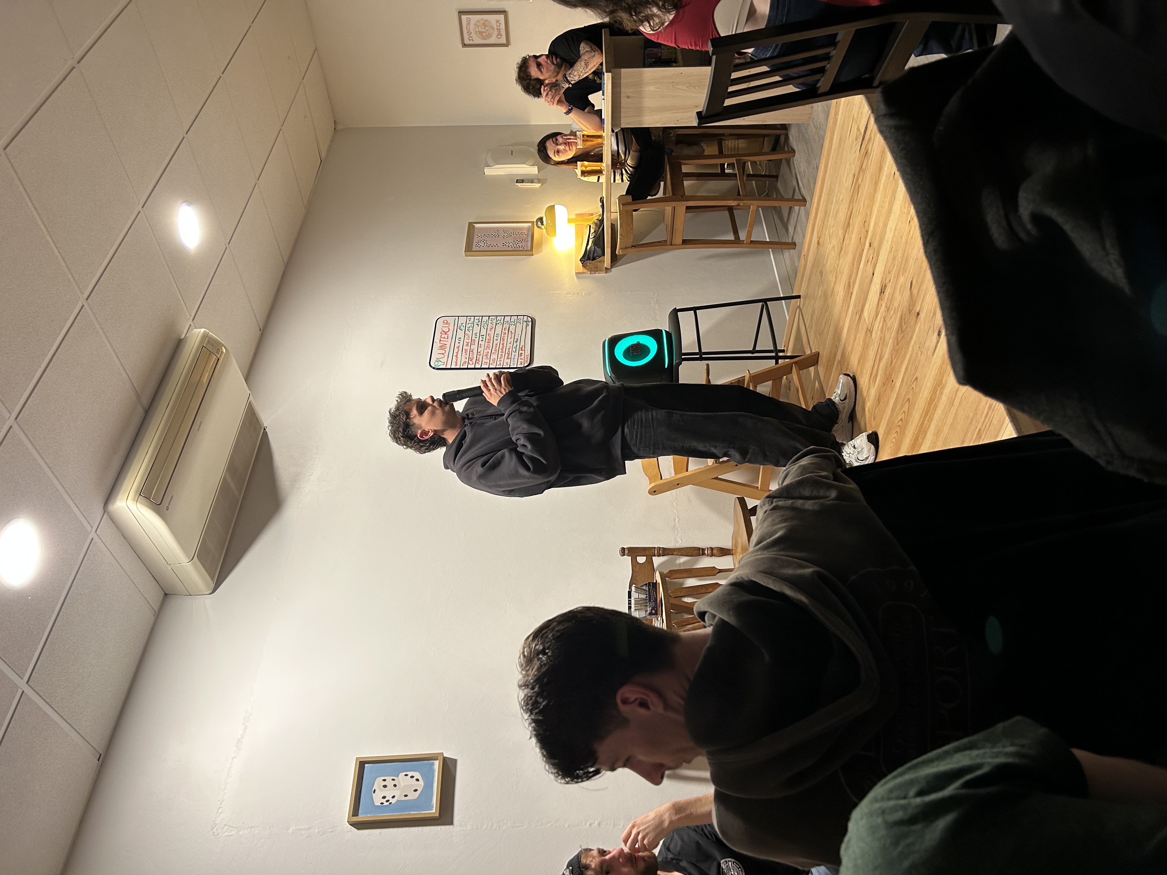 Présentation pendant une soirée quiz au Plateau
